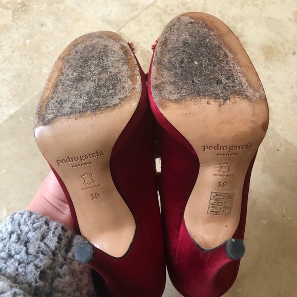 Pedro Garcia Red Satin fringe heels size 8 - Picture 5 of 5